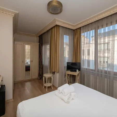 Felicity Hotell 3*