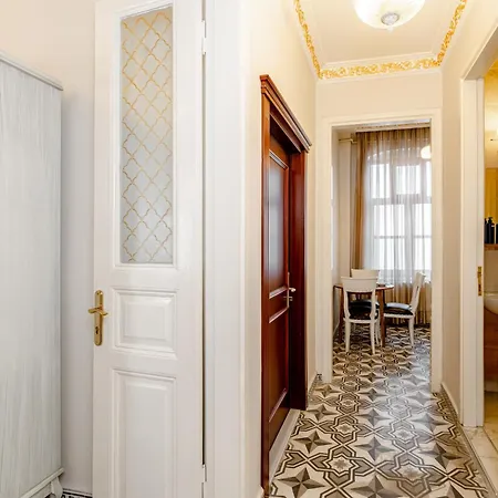 Felicity Hotel 3*